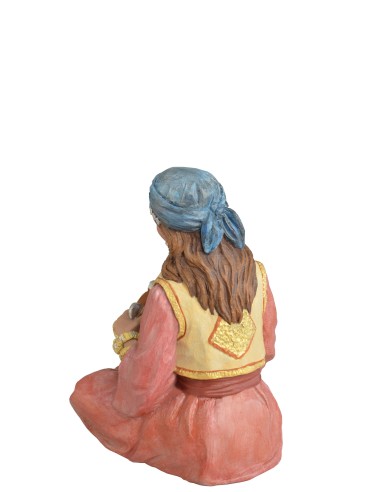 Pastora con pandereta. Fabricado en pasta cerámica Italiana.