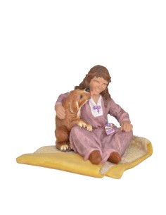 Niña sentada con perrito lamiendo la mejilla