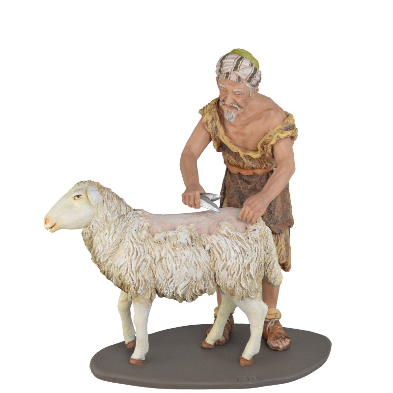 Pastor esquilando con oveja. Fabricado en pasta cerámica Italiana.