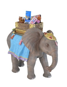 Elefante bebé con regalos 2
