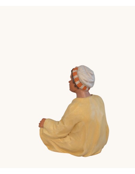 14115 Niño sentado moruno. Fabricado en pasta cerámica Italiana.