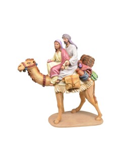 Pastor y pastora a camello con carga