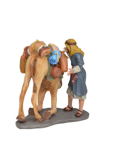 11032 Grupo camello sentándose cargado. Fabricado en pasta cerámica Italiana.