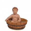 Niño sentado en barreño bañándose - Fabricado en pasta cerámica Italiana.
