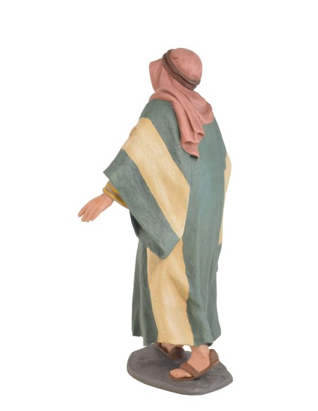 Pastor adorando en pié