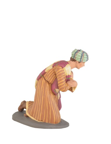 Pastor adorando arrodillado