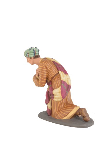 Pastor adorando arrodillado